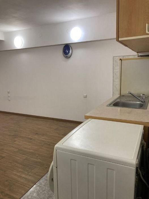 Дава се под наем Едностаен апартамент в Варна, Гръцка махала - 25 кв.м за 245 € - Снимка #2