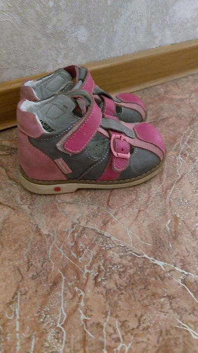 Продам детскую обувь