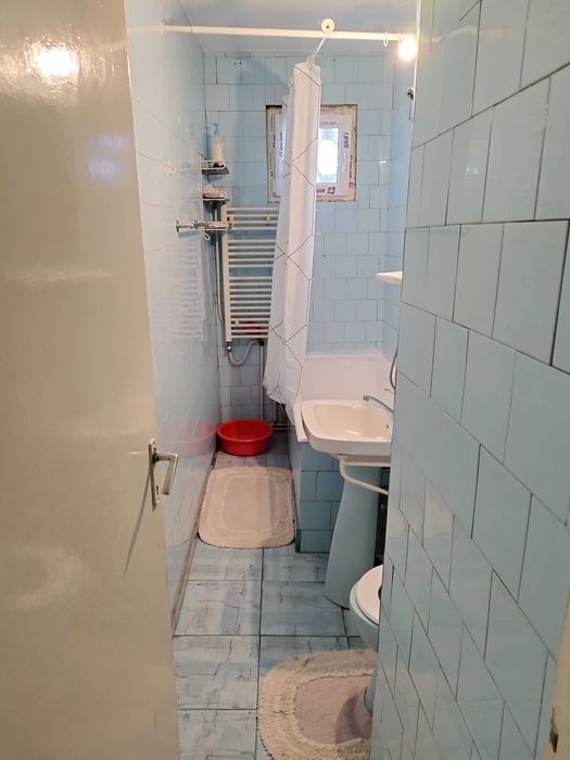 Închiriez apartament!