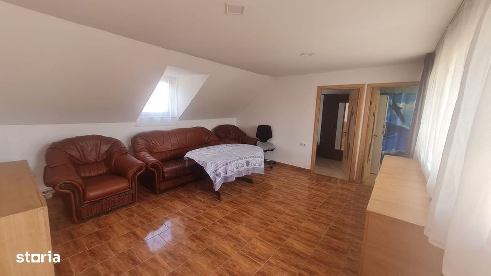 Apartament 3 camere la casă zona Trei Stejari