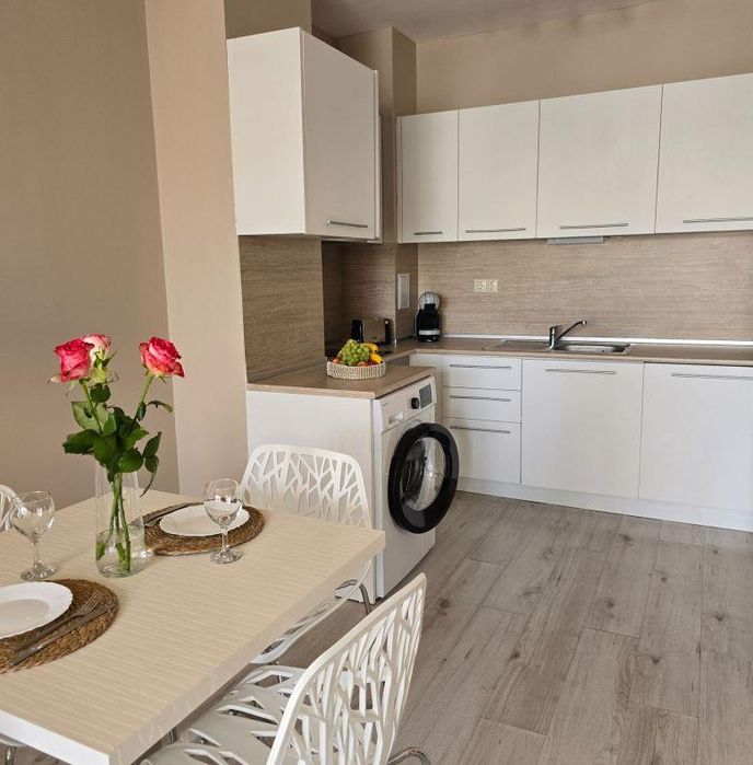 Дава се под наем Двустаен апартамент в Варна, Аспарухово - 75 кв.м за 598.23 € - Снимка #2