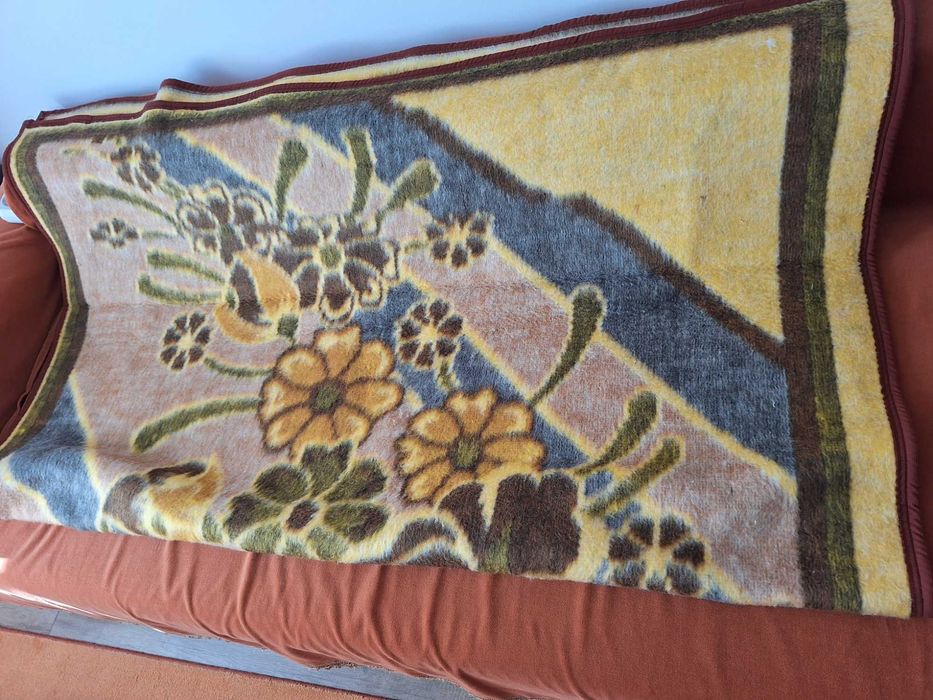 Patura  180 x 160 cm, veche, noua - nefolosita (din lada de zestre)