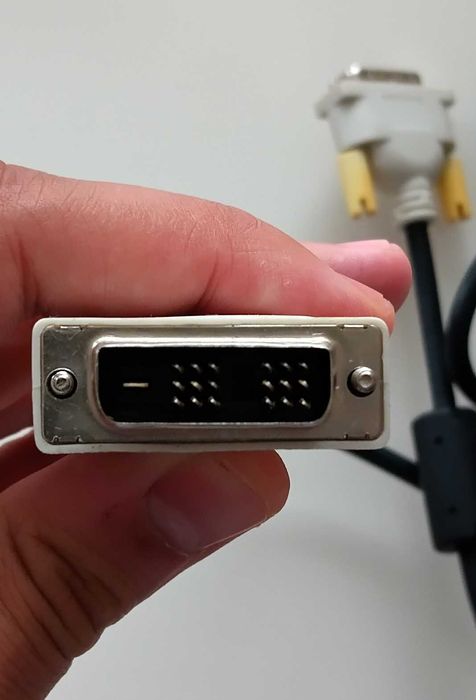 Продавам HDMI - HDMI кабел на Lenovo + DVI-D кабел