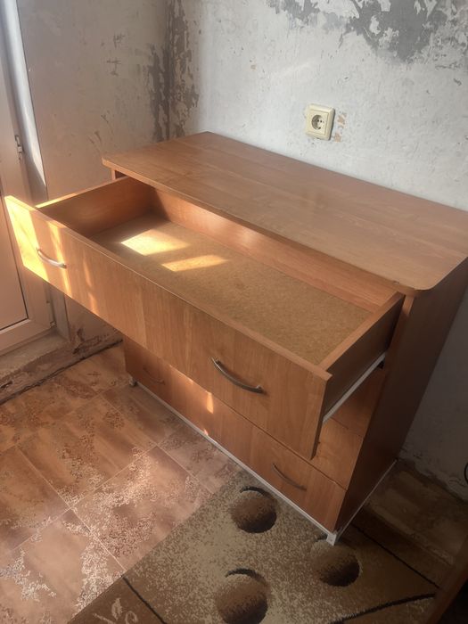 Продам комод с полками