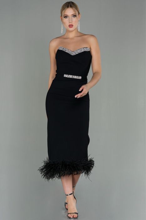 Официална черна рокля с пера