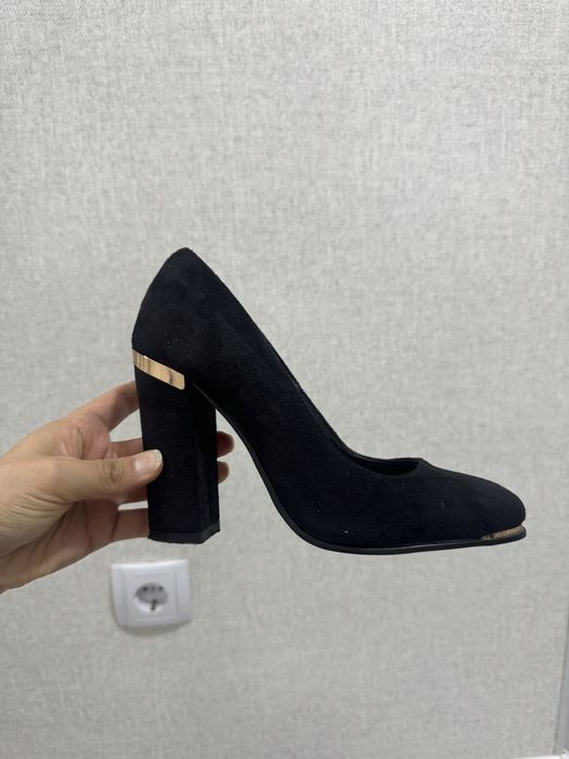 Продаю туфли 36р замшевые