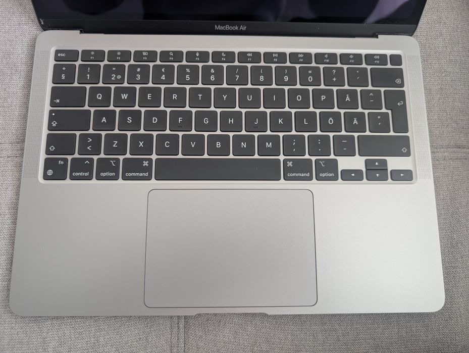 Лаптоп Macbook AIR 13 M1 2020 8GB 256GB SSD с добра батерия