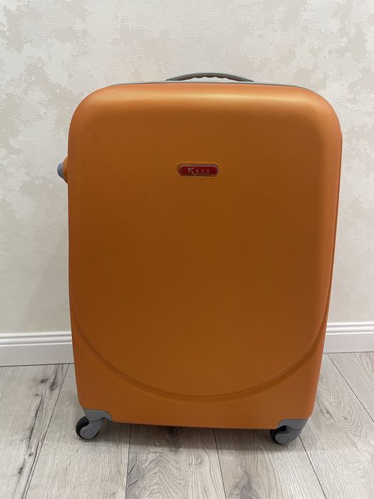 Продам чемодан