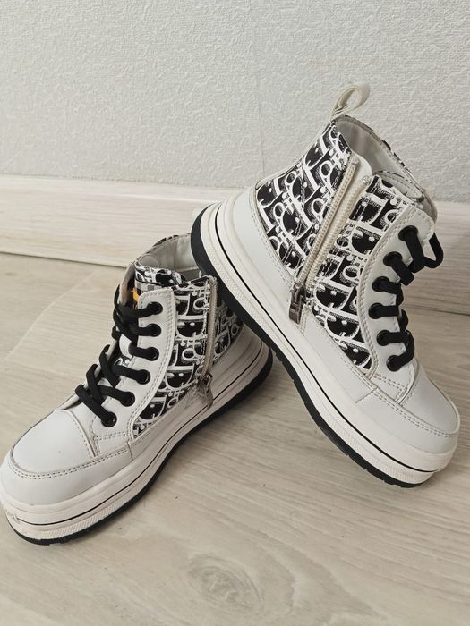 Детская обувь девочке и мальчику