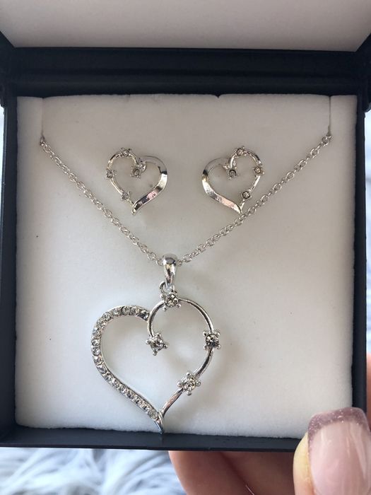 Комплект обеци и колие