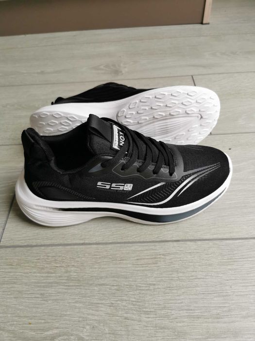 Спортни маратонки. Чисто нови. Удобни и стилни. 43 номер.