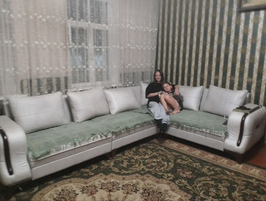 Уголок модульный, почти новый.