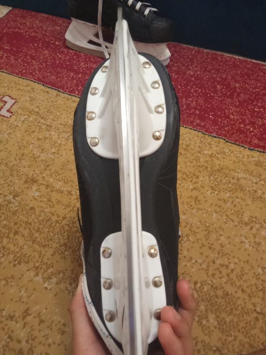 Продаю бу хоккейные коньки