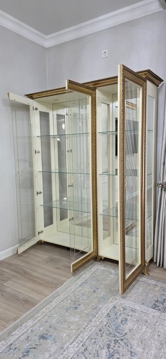 Продам шкаф-витрину