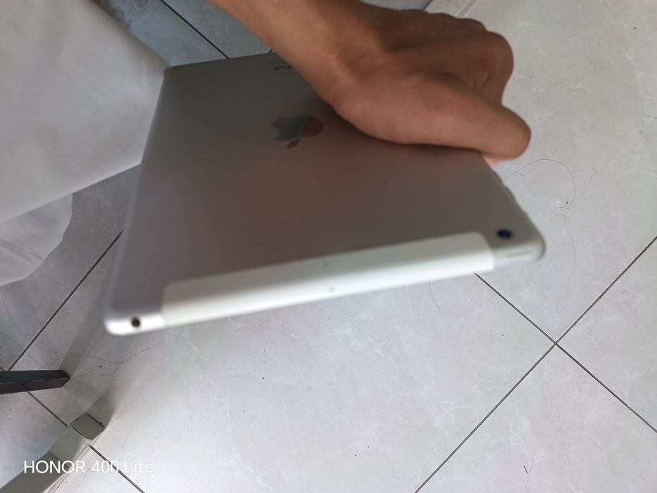 Ipad air 1 sim karta va Wifi . 128 gb xotira. Batareyka 6soatga yetadi