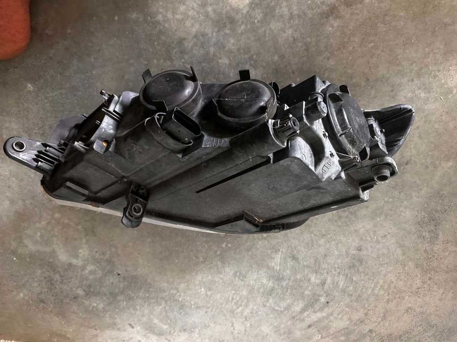 Far stanga dreapta halogen VW Passat CC