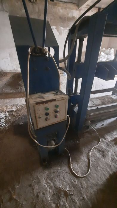 Шлако блок апарат сотилади