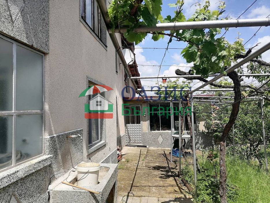 2-етажна къща 235 кв.м. + двор 1529 кв. м.+нива 2013 кв. м,с. Босилково,Общ. Сунгурларе,България