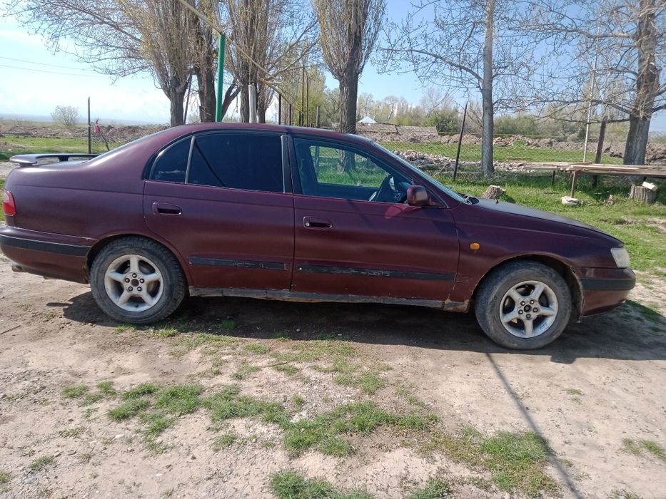 Тойота Карина е 1993 г 2.0 куб