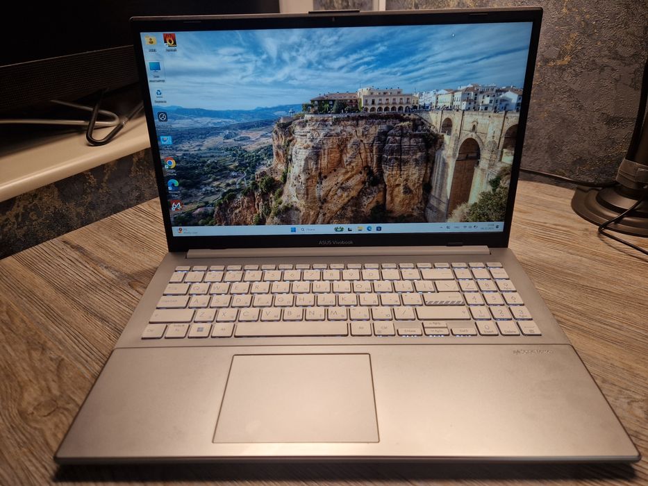 Ноутбук ASUS E1504GA Шикарный дисплей