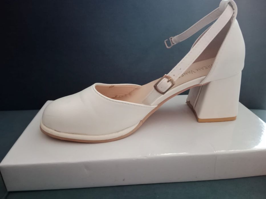 Туфли белые, классический