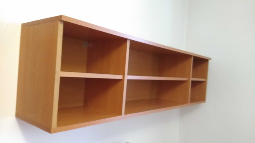 Raft biblioteca de perete etajera suspendata din PAL