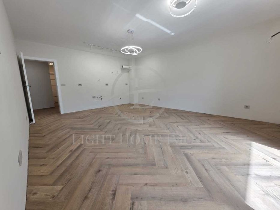 Продава се Тристаен апартамент в Пловдив, Каменица 2 - 113 кв.м за 1921 €/кв.м - Снимка #2