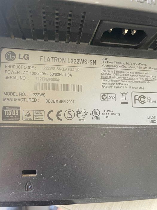 Монитор LG 22 инча без стойка