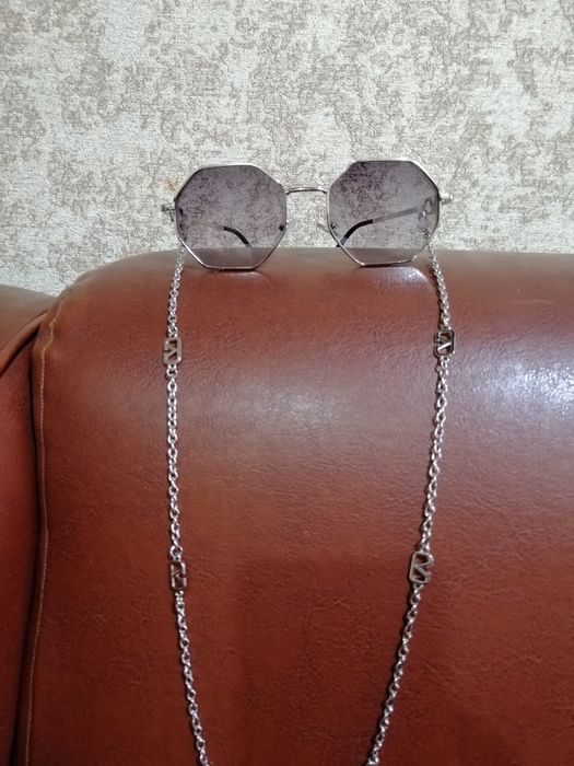 Продам очки от Valentino