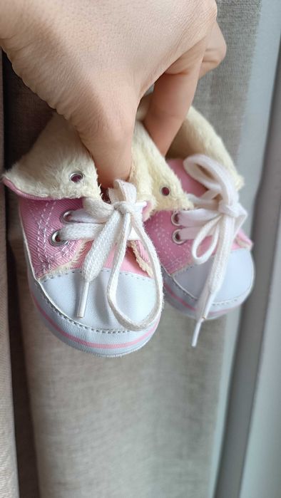 Мека плетена шапка за бебе