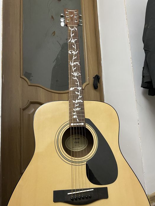 Продается гитара Yamaha F310 + Чехол + Капо + Стойка