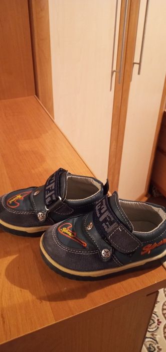 Продам детские ботиночки