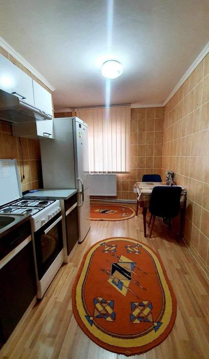 Ofer spre închiriere apartament cu 2 camere în Comănești strada Garlei