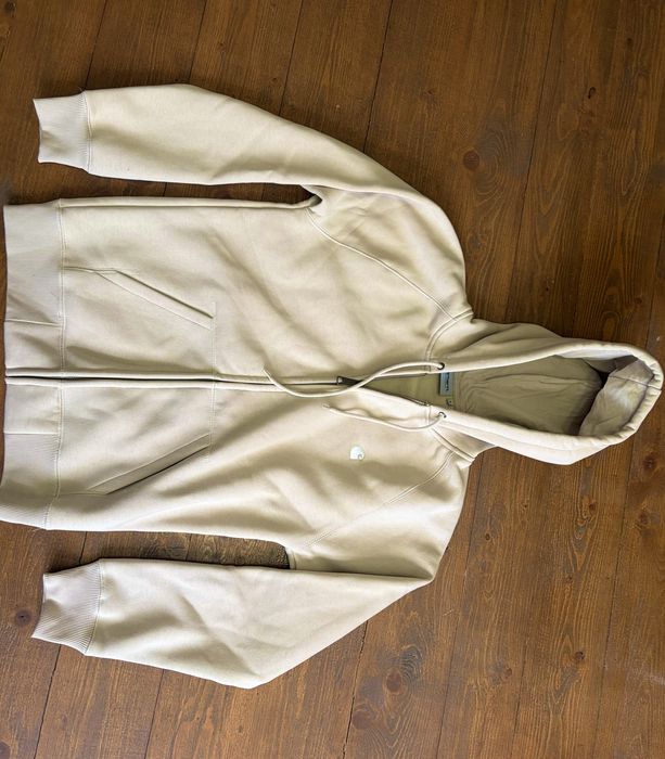 Суичъри и блузи на Carhartt.