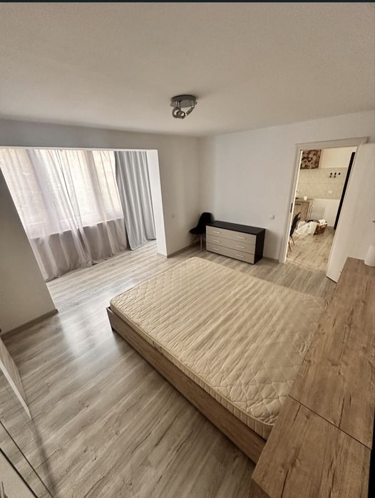 Inchiriez apartament ultracentral cu 4 camere, langa fac de arte