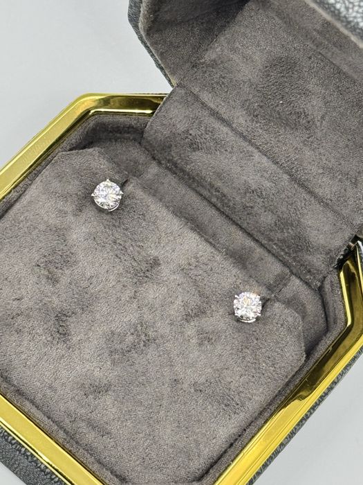 Cercei cu diamante
