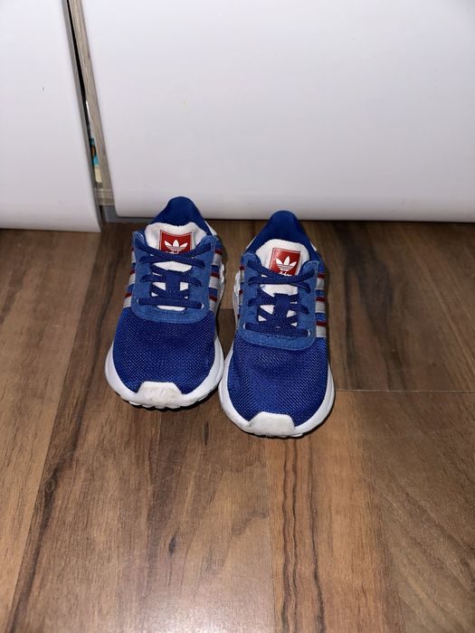 Adidasi baiat marimea 21