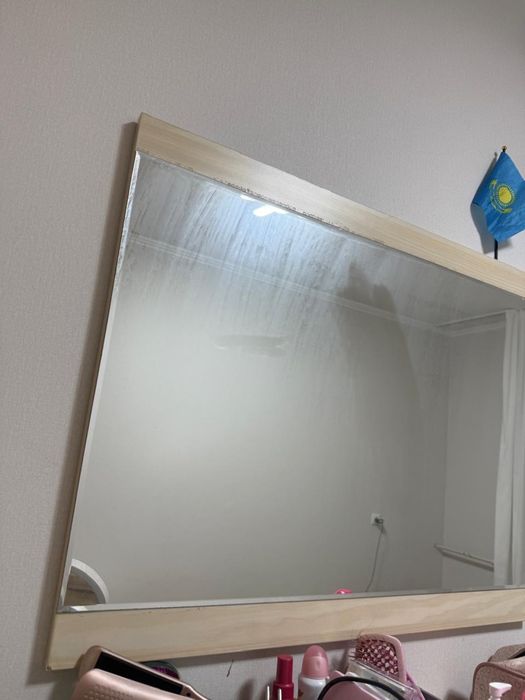 Комод с зеркалом
