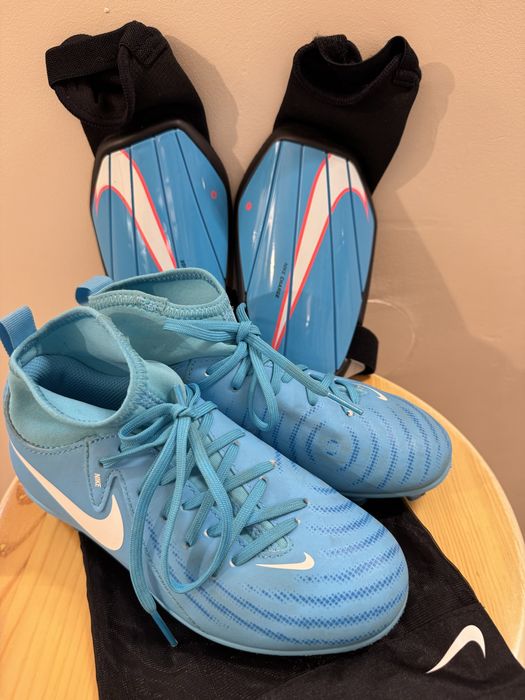 Детски футболни обувки Nike Phantom Luna II Club + Nike Charge кори