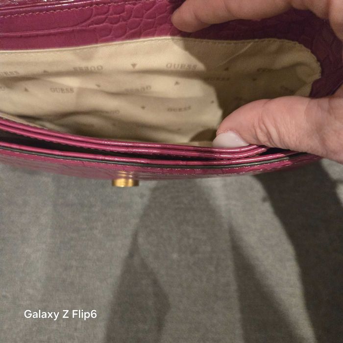 Дамска чанта GUESS