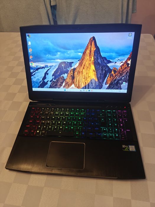 Геймърски лаптоп Cyberpower Tracer III Extreme – i9 / GTX 1060 / 16GB