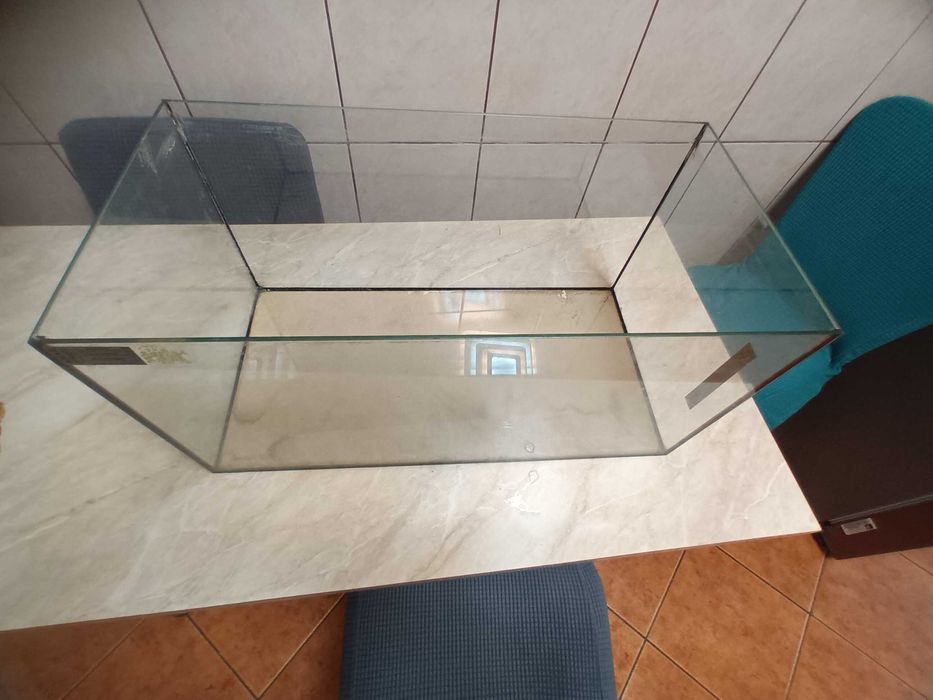 ACVARIU PESTI SI ACCESORII