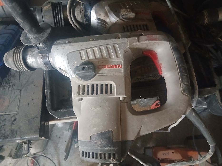 Продам перфоратор макс