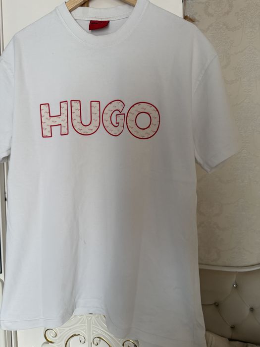 Много тениски на Hugo, karl lagerfeld, balmain