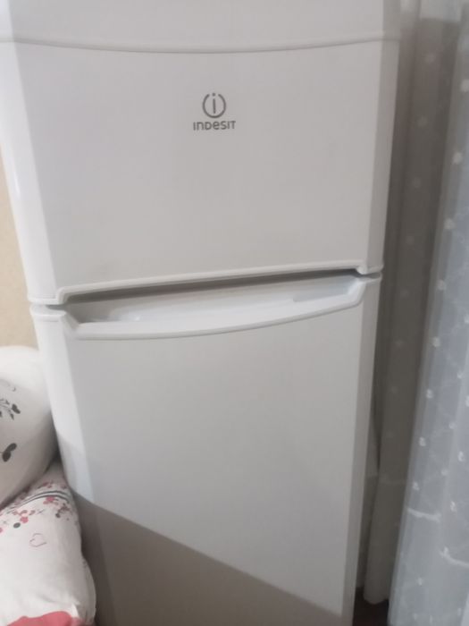 Indesit холодильник
