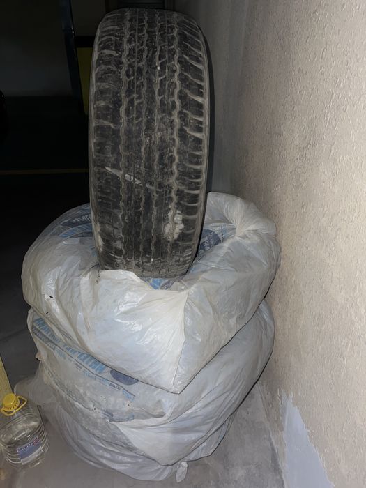 Продам комплект шин Dunlop 285/65R17