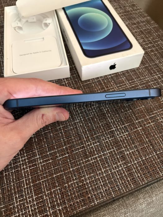 Айфон 12 64гб, 81% Батарея.