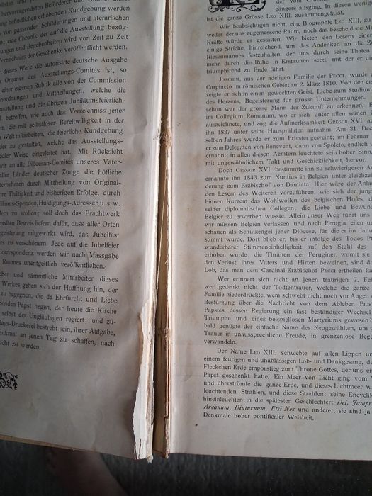 Carte veche si rară despre Vatican