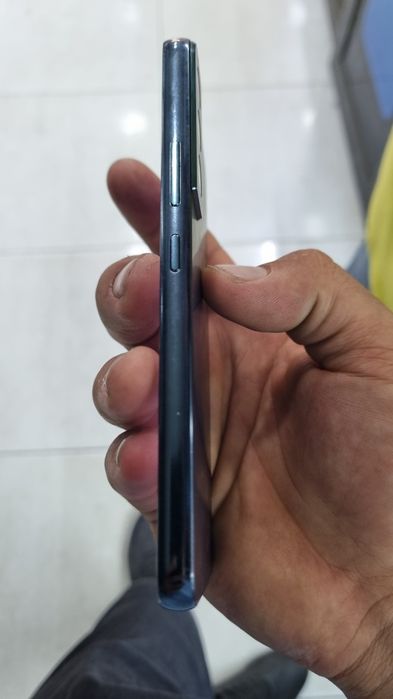 S 22+ yevro 8ga 128xotra. Ekran tiniq ramkasida biroz chaqasi bozi