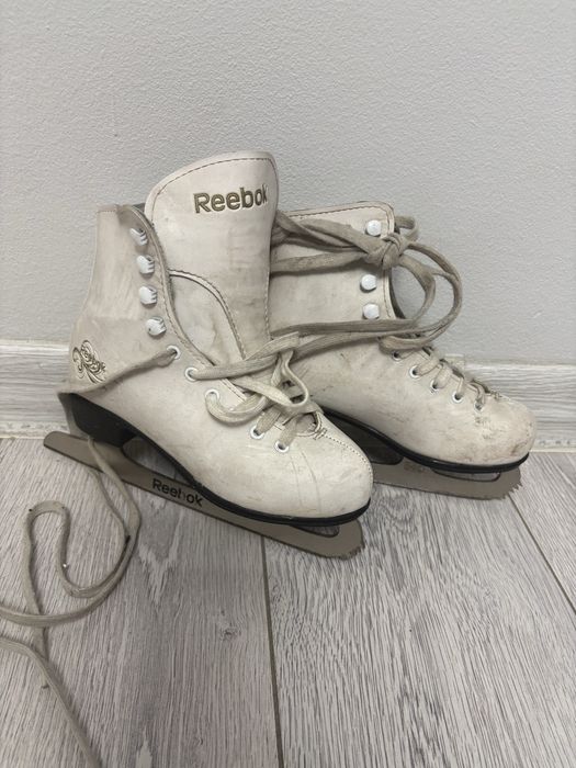 Детские коньки белые